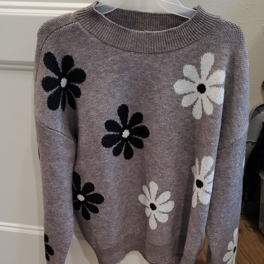 Carolyn Taylor Black and White Floral Sweater